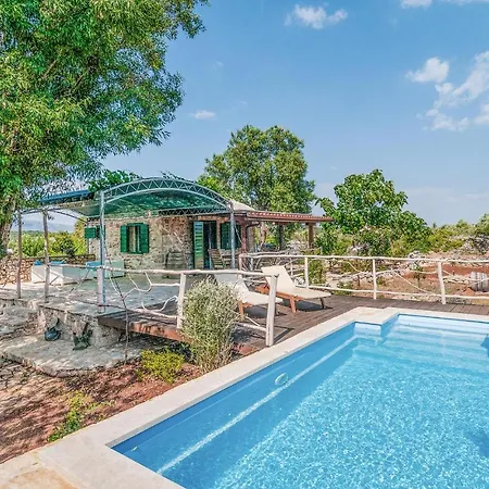 Дом отдыха Beautiful In Stari Grad With Wifi Стари Град