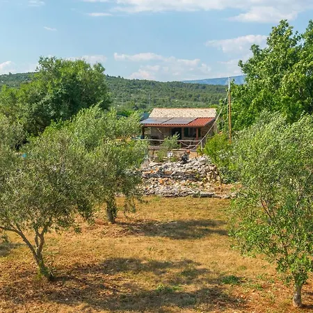 Дом отдыха Beautiful In Stari Grad With Wifi *