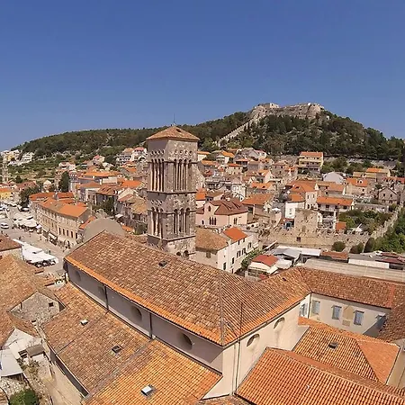 Beautiful In Stari Grad With Wifi Дом отдыха *